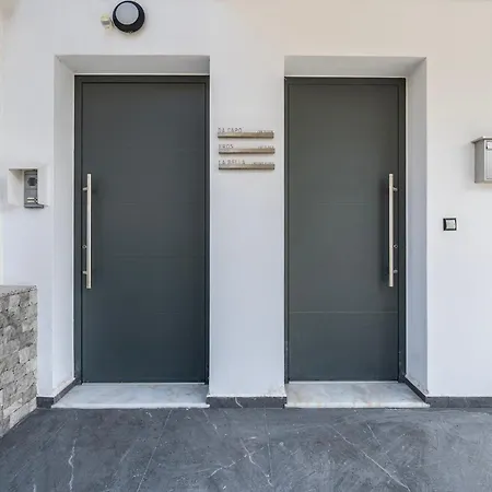 Sea, N' Style La Bella's Port & Retreat Apartament